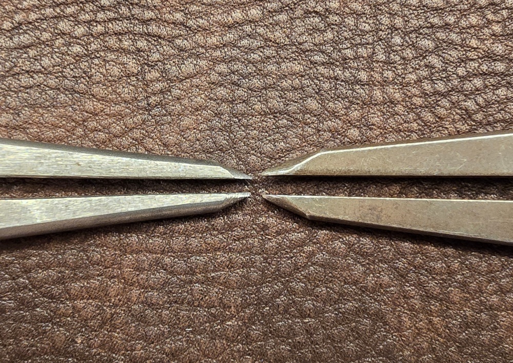 사선치즐 2mm와 마름치즐 2.5mm 디바이더 간격